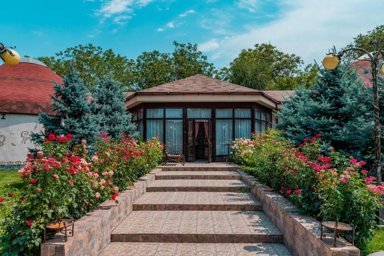 Gоlden Dragon Villa Hotel Bishkek Exterior photo